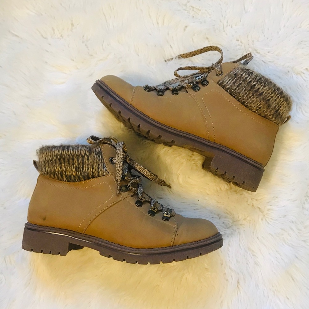 Women’s Faux Leather Lace Up Booties Size 8 1/2